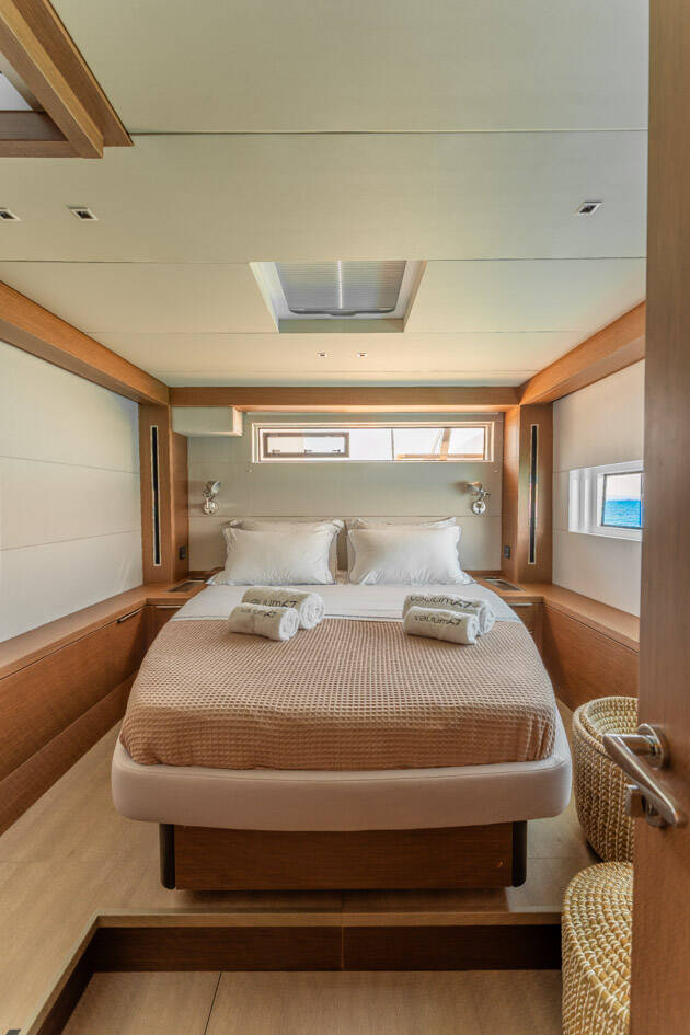Power catamaran Lagoon Sixty 7 Valium 67