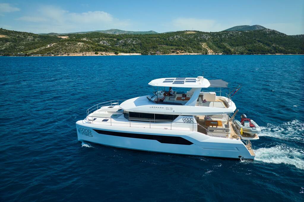 Power catamaran Leopard 53 - OW Good Vibes