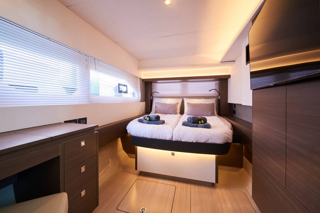 Power catamaran Leopard 53 - OW Good Vibes