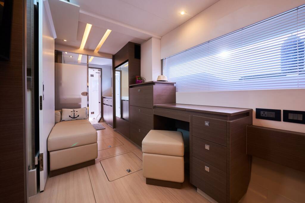 Power catamaran Leopard 53 - OW Good Vibes