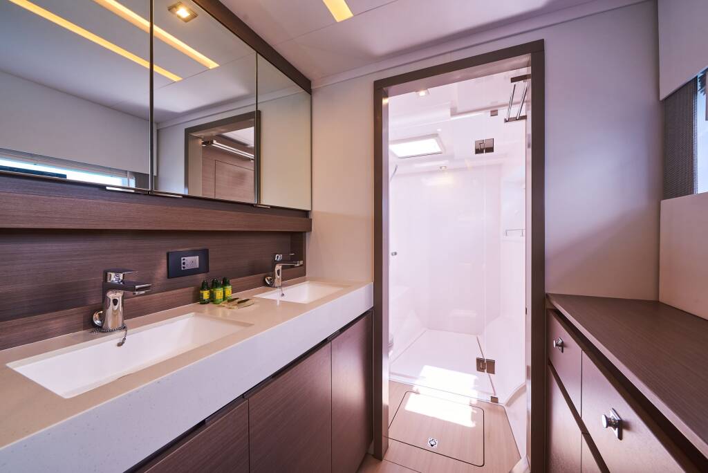 Power catamaran Leopard 53 - OW Good Vibes