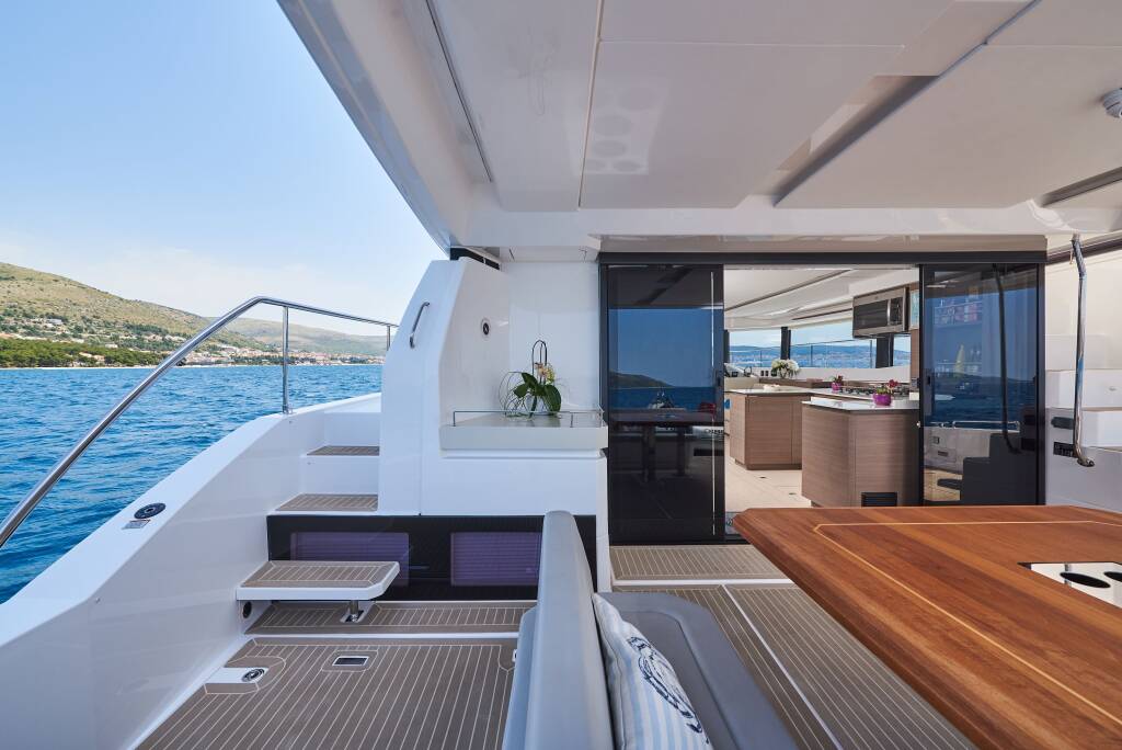 Power catamaran Leopard 53 - OW Good Vibes
