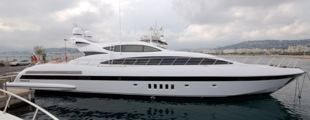 Luxury motor yacht Mangusta 105 Open Wet Panther