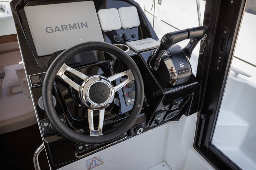 Motor boat Merry Fisher 895 Offshore Shearwater