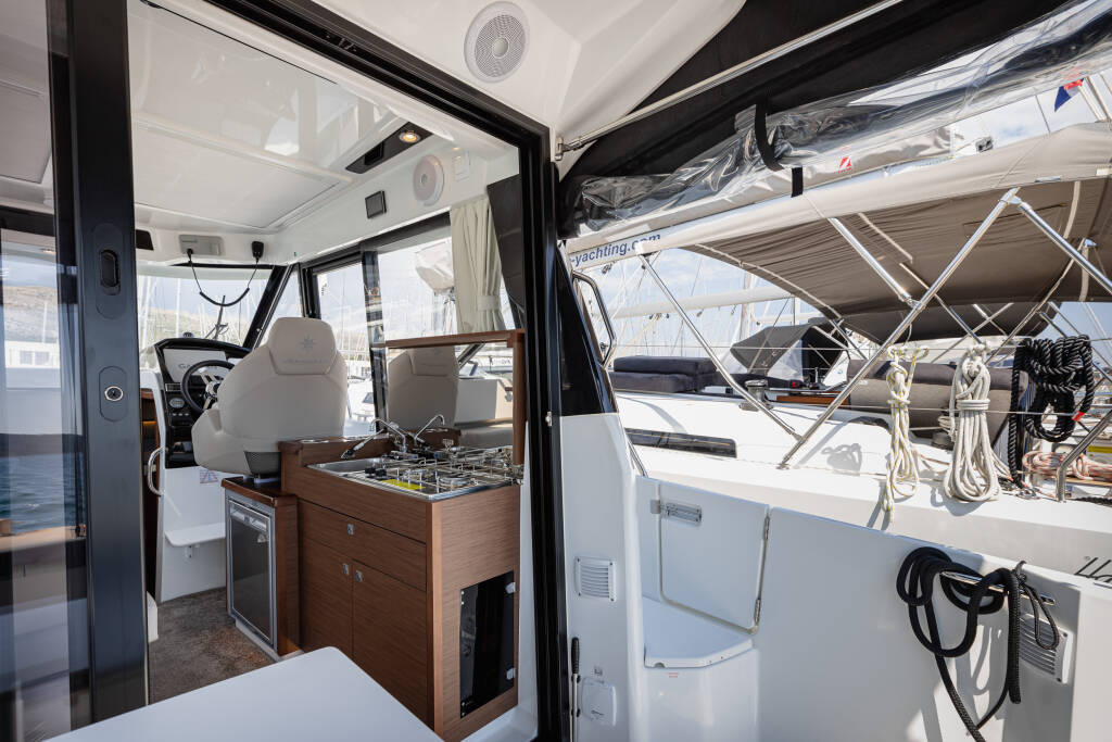 Motor boat Merry Fisher 895 Offshore Shearwater