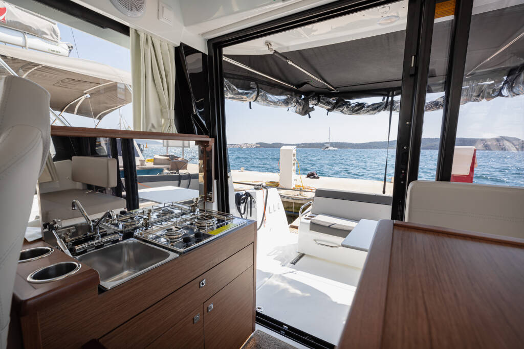 Motor boat Merry Fisher 895 Offshore Shearwater