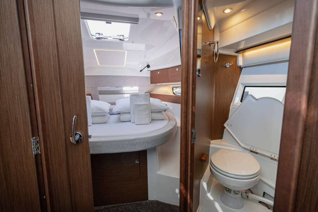 Motor boat Merry Fisher 895 Offshore Shearwater