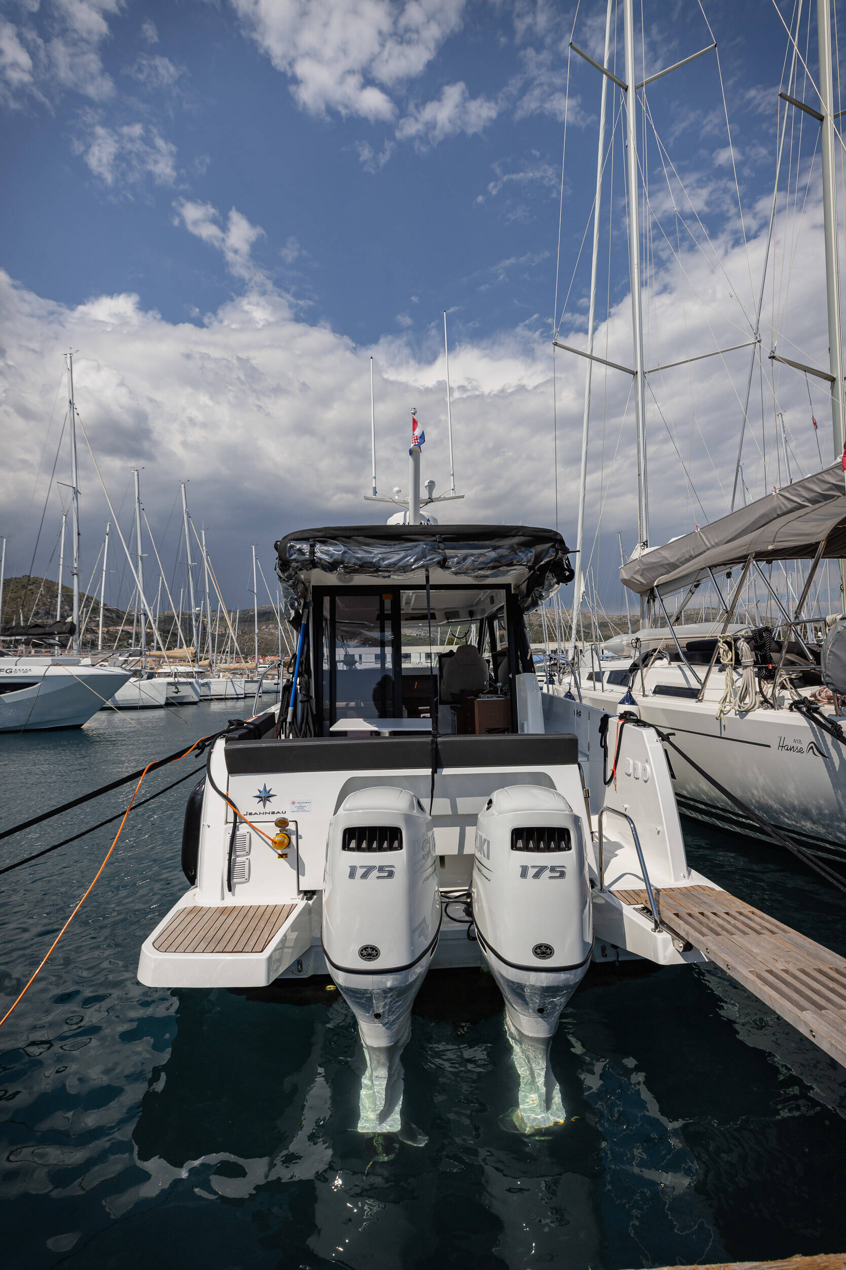 Motor boat Merry Fisher 895 Offshore Shearwater