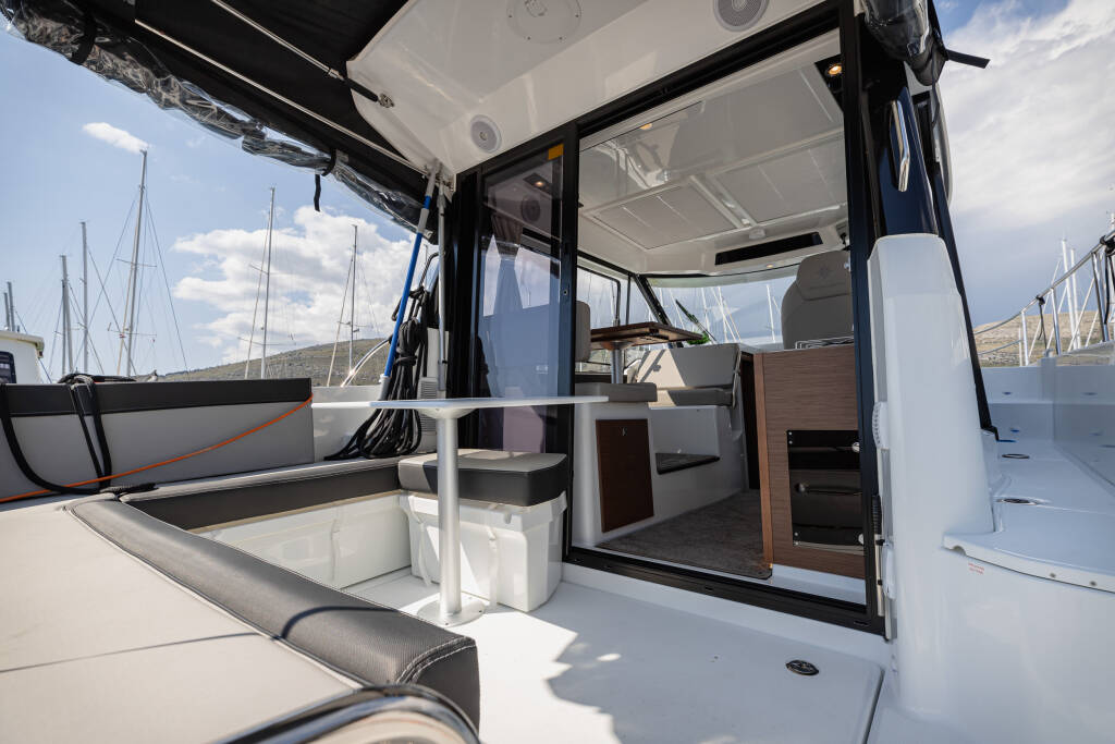 Motor boat Merry Fisher 895 Offshore Shearwater
