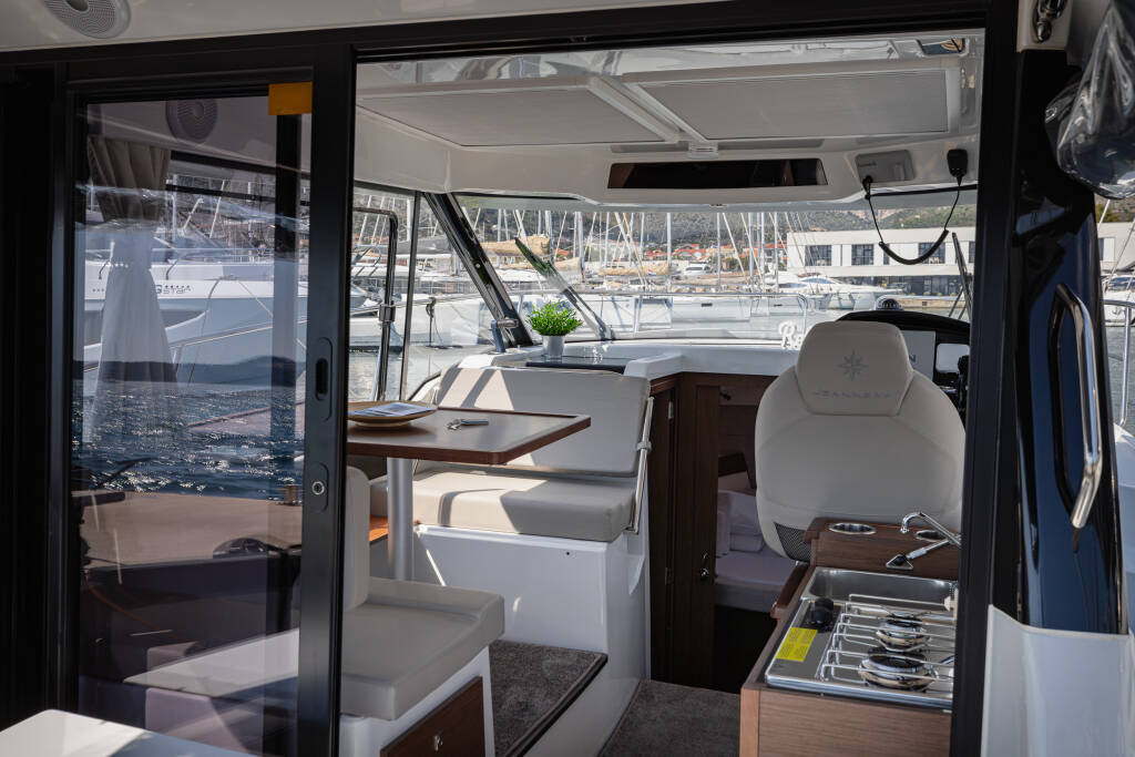 Motor boat Merry Fisher 895 Offshore Shearwater