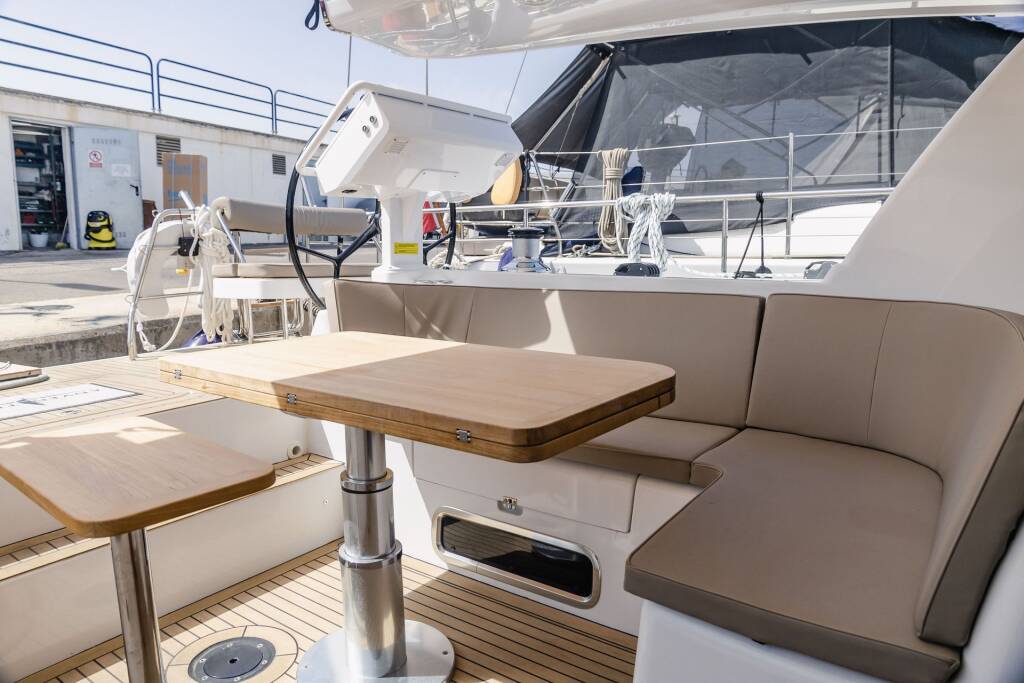 Sailing yacht Moody 54 DS Adventuro