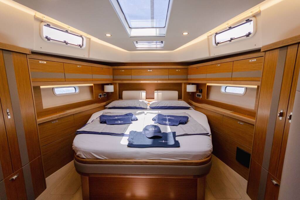 Sailing yacht Moody 54 DS Adventuro