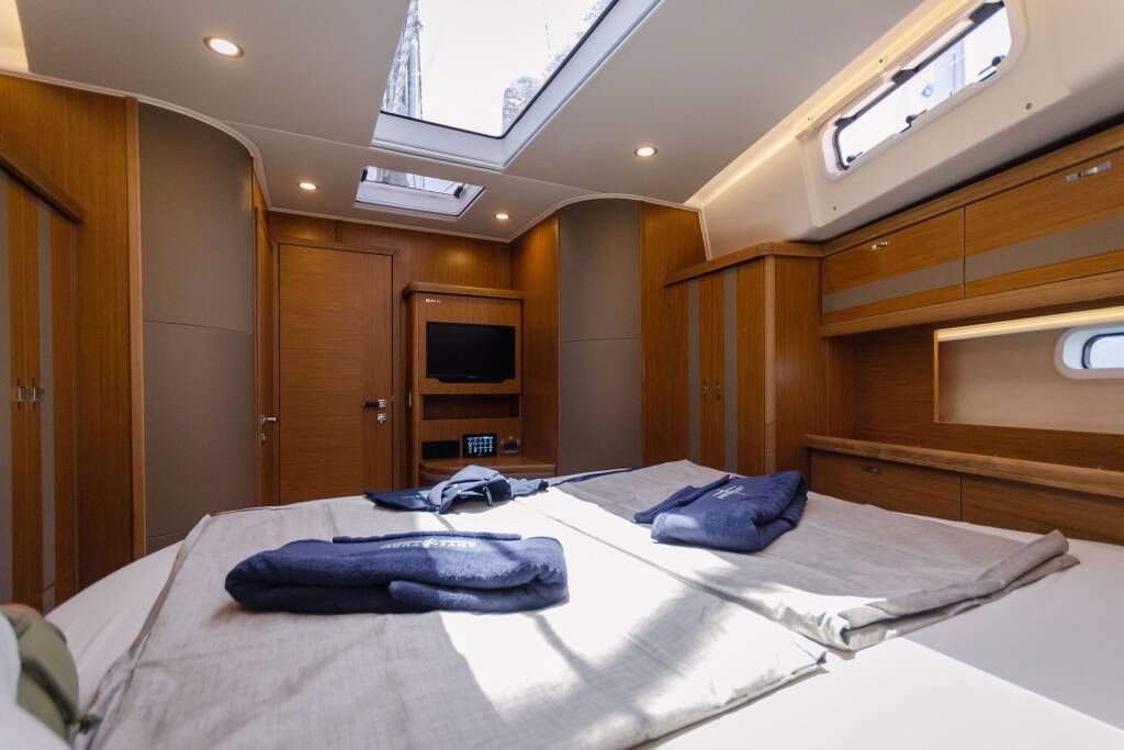 Sailing yacht Moody 54 DS Adventuro
