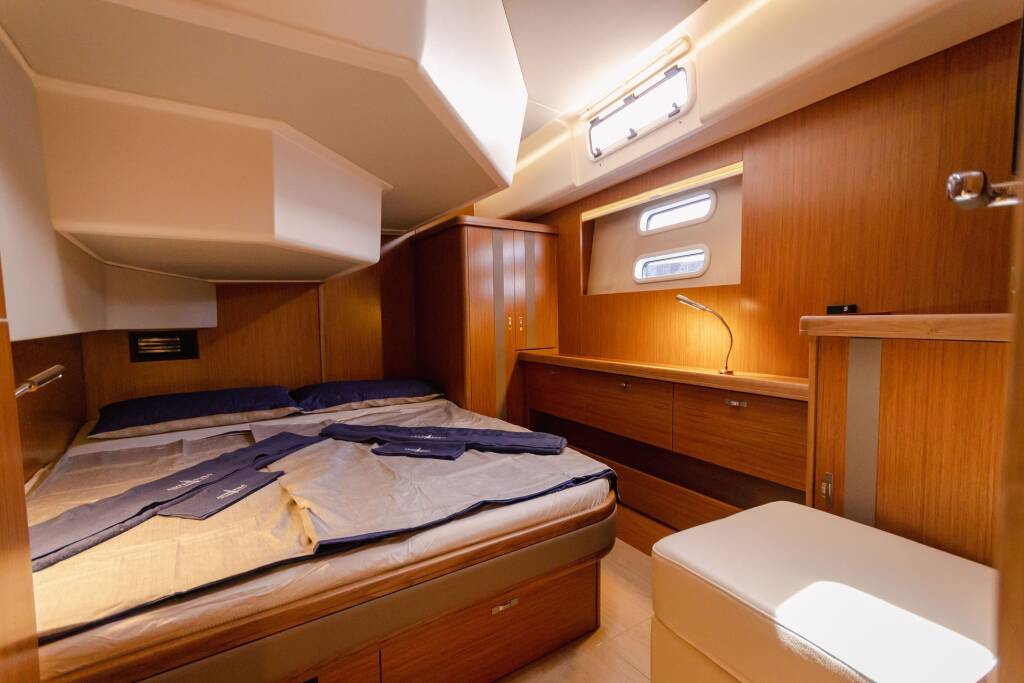 Sailing yacht Moody 54 DS Adventuro