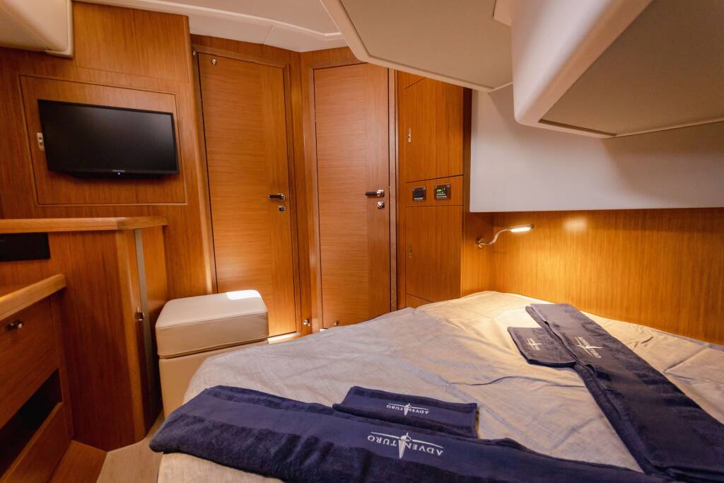Sailing yacht Moody 54 DS Adventuro