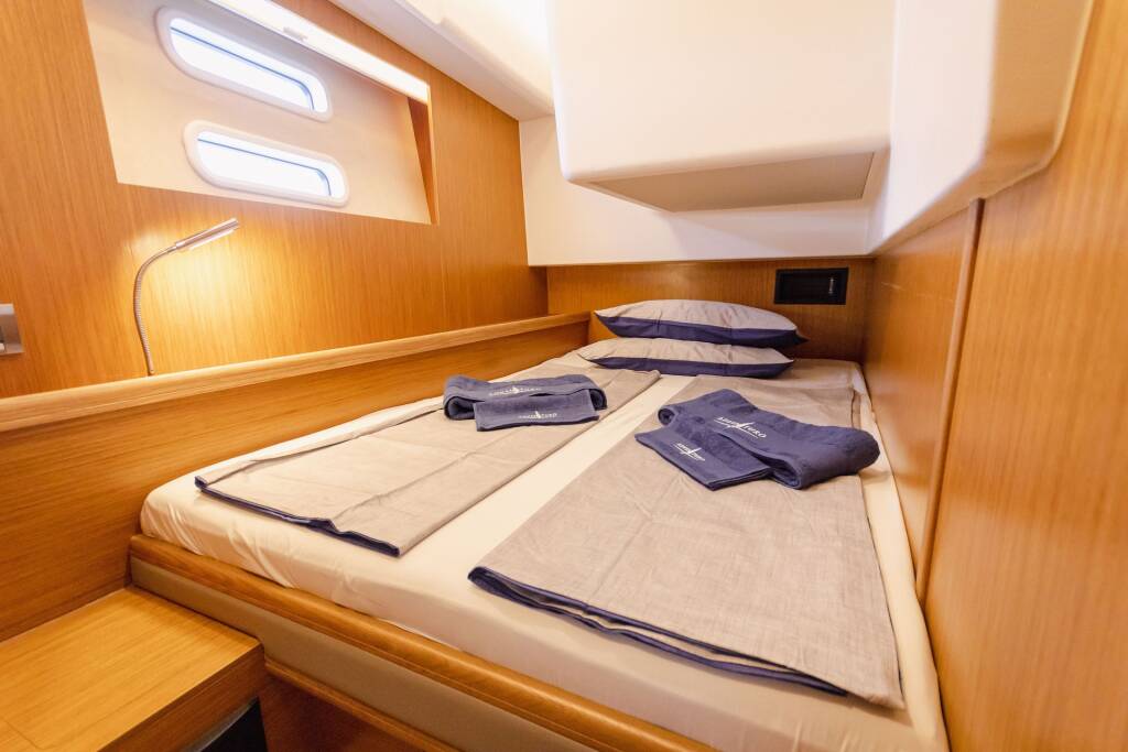 Sailing yacht Moody 54 DS Adventuro