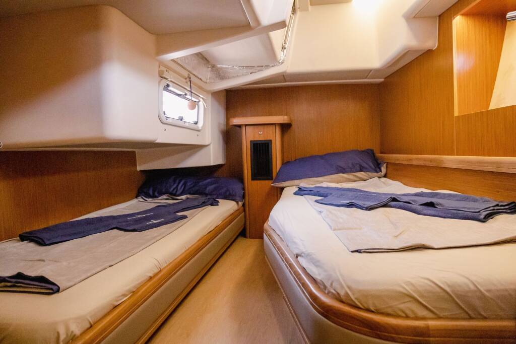 Sailing yacht Moody 54 DS Adventuro