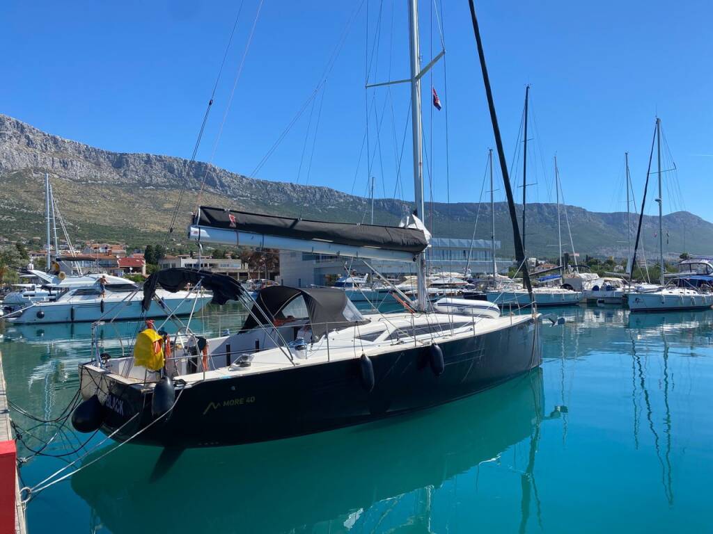 Segelyachten More 40 More Black