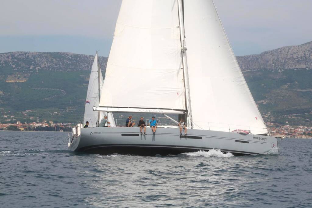 Sailing yacht More 55 More Grey