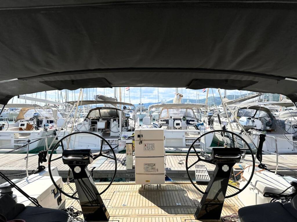 Sailing yacht More 55 More Grey