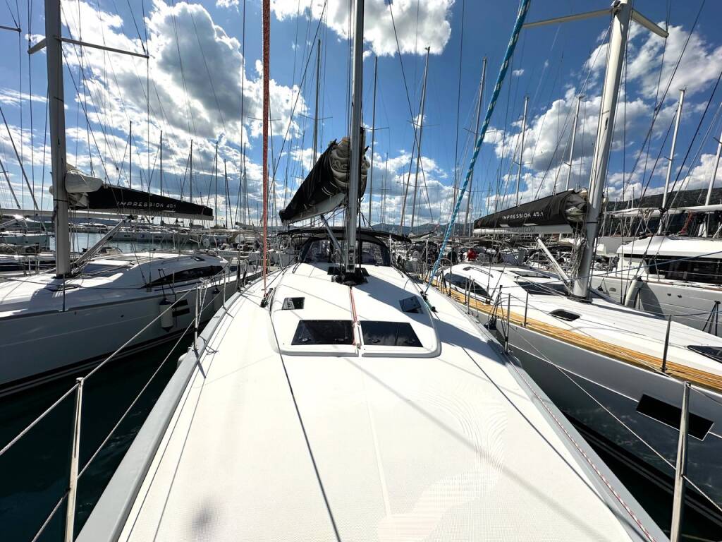 Sailing yacht More 55 More Grey