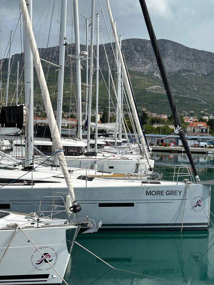Sailing yacht More 55 More Grey