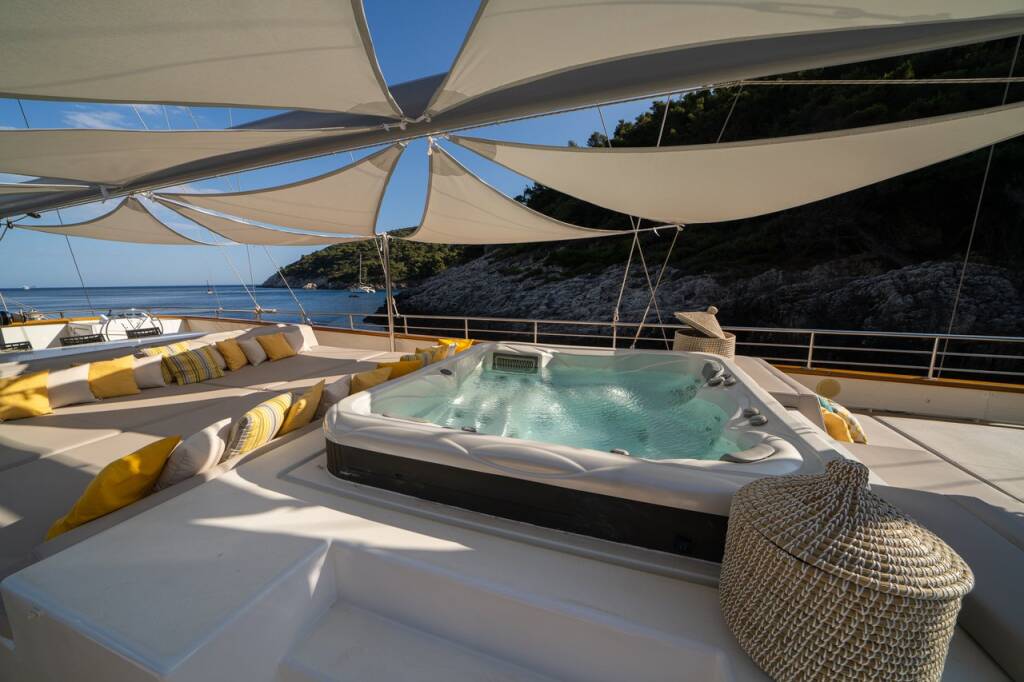 Luxury sailing yacht M/S Dalmatino Dalmatino