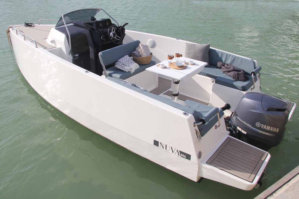 Motorboot Nuva M6 Cabin No Name