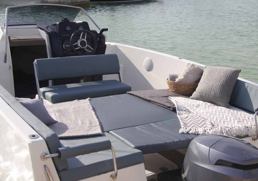 Motorboot Nuva M6 Cabin No Name
