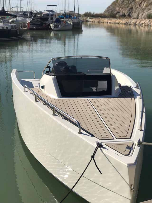 Motorboot Nuva M6 Cabin No Name