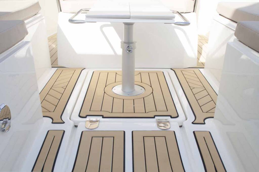 Motorboot Nuva M6 Cabin No Name