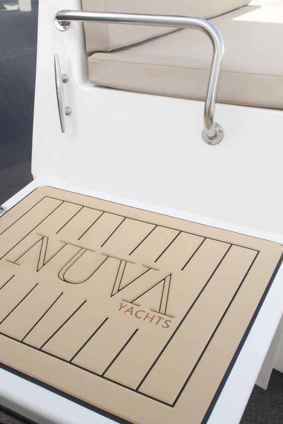 Motorboot Nuva M6 Cabin No Name