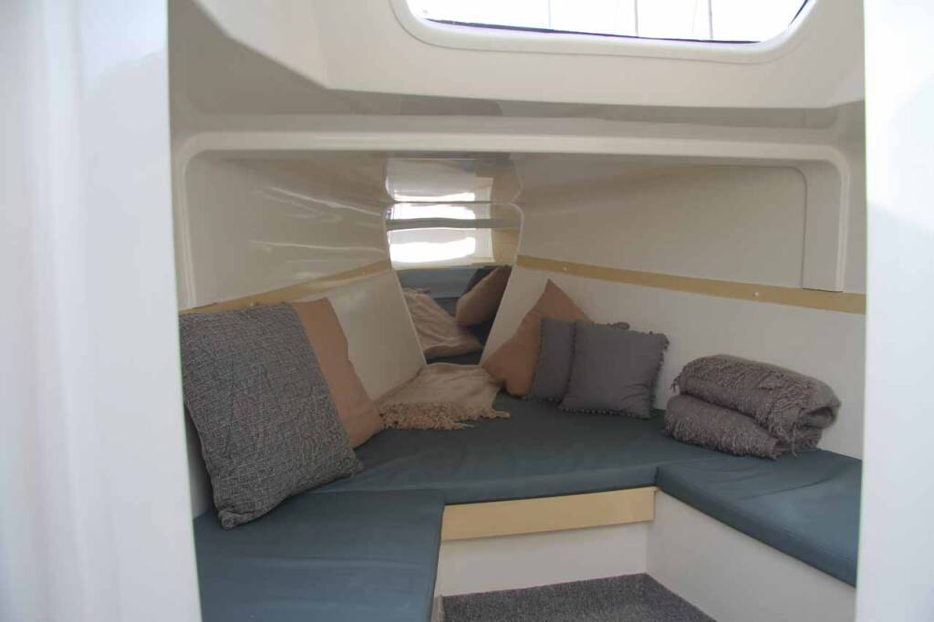 Motorboot Nuva M6 Cabin No Name
