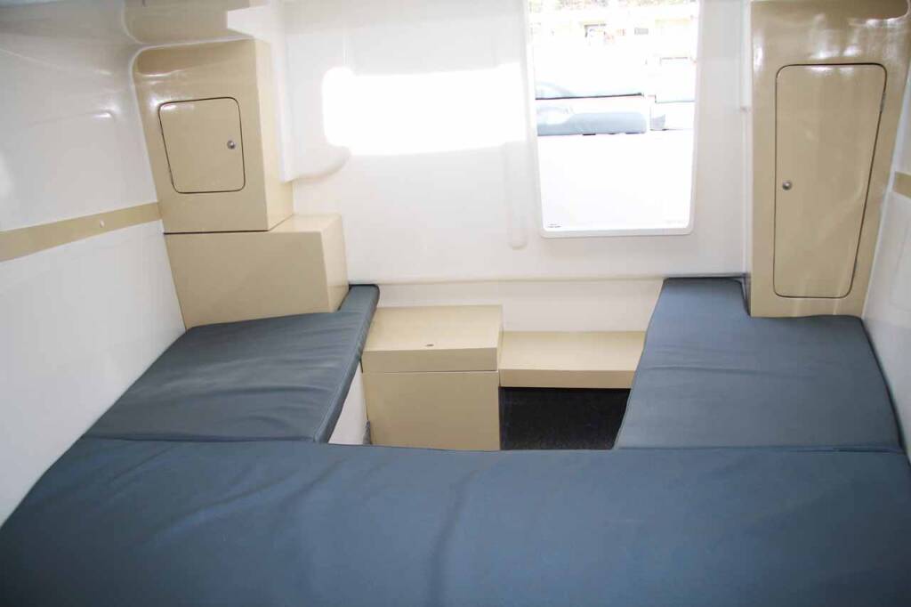 Motorboot Nuva M6 Cabin No Name