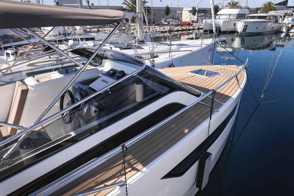 Motor boat Nuva M9 Cabin Planac