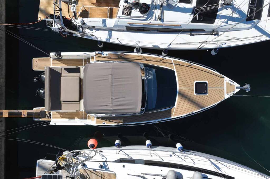 Motor boat Nuva M9 Cabin Planac