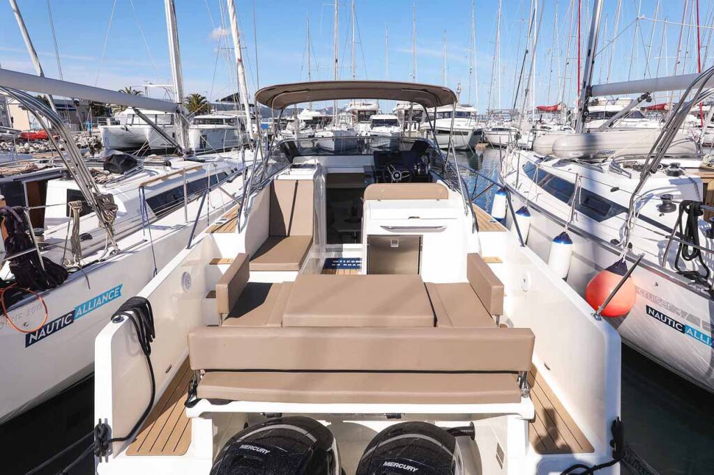 Motor boat Nuva M9 Cabin Planac
