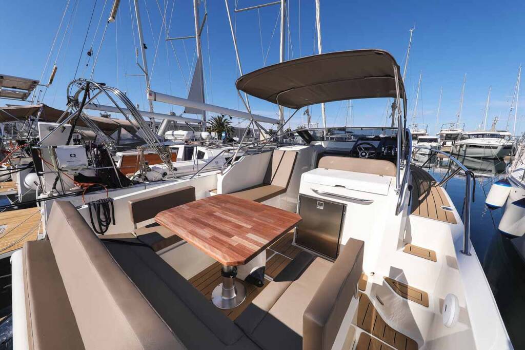Motor boat Nuva M9 Cabin Planac