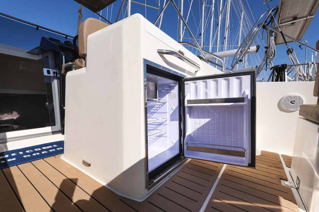 Motor boat Nuva M9 Cabin Planac