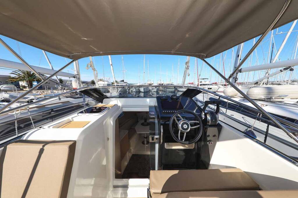 Motor boat Nuva M9 Cabin Planac