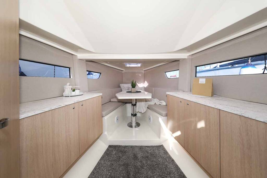 Motor boat Nuva M9 Cabin Planac