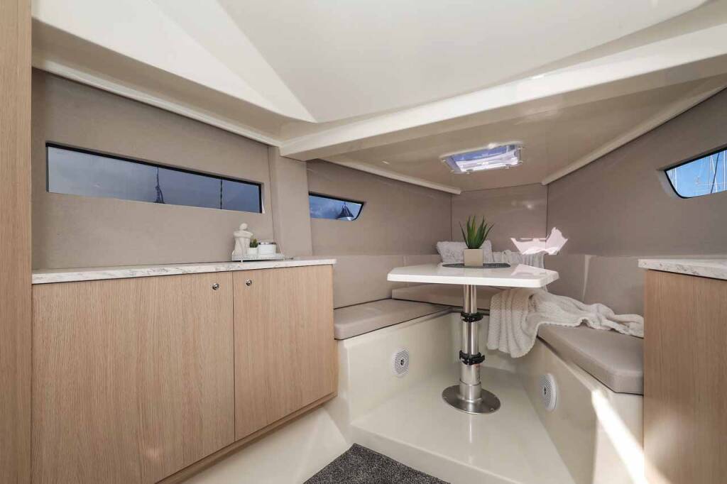 Motor boat Nuva M9 Cabin Planac