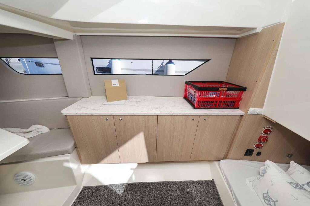Motor boat Nuva M9 Cabin Planac