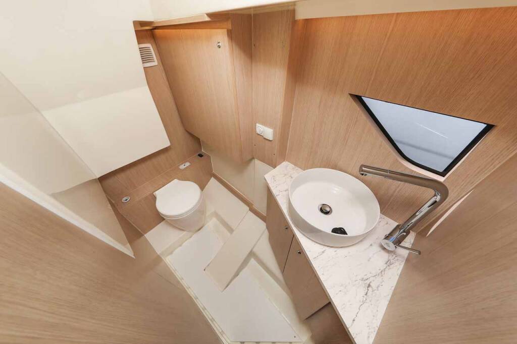 Motor boat Nuva M9 Cabin Planac