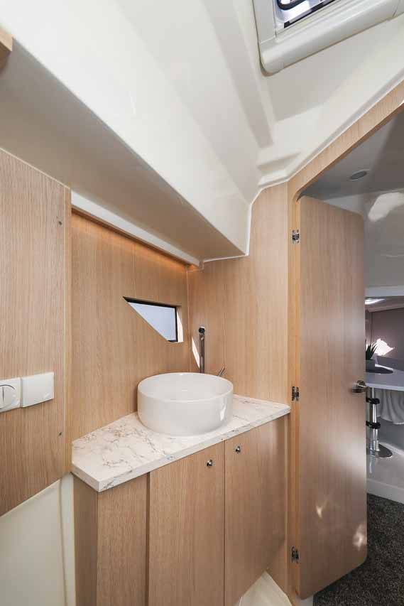 Motor boat Nuva M9 Cabin Planac