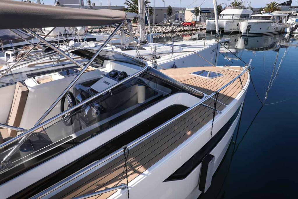Motor boat Nuva M9 Cabin Babac