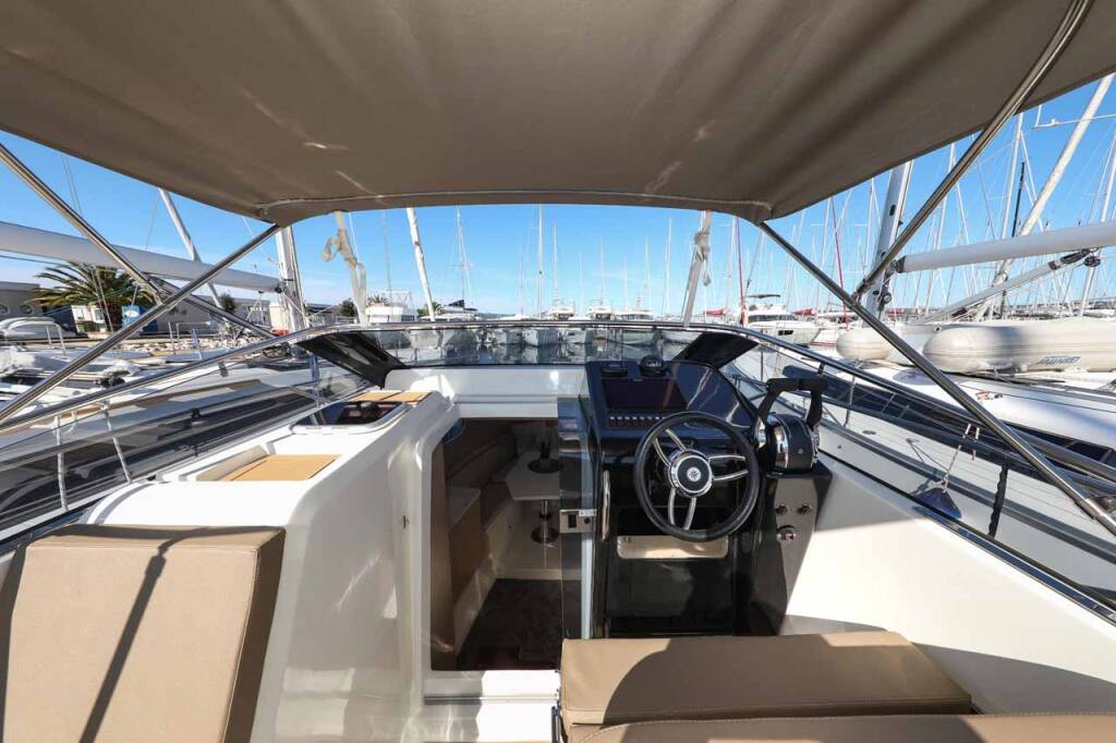 Motor boat Nuva M9 Cabin Babac