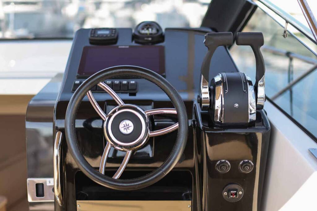 Motor boat Nuva M9 Cabin Babac