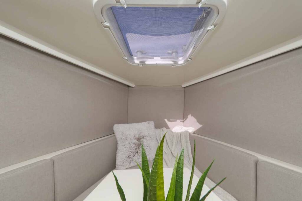 Motor boat Nuva M9 Cabin Babac