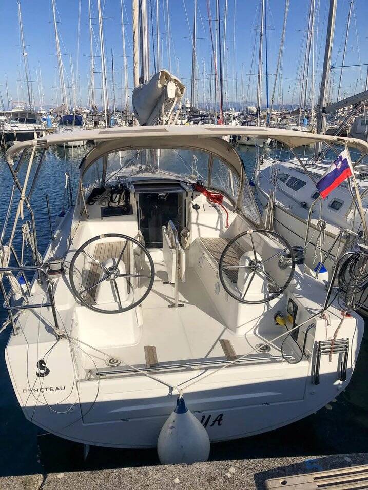 Sailing yacht Oceanis 30.1 Arya